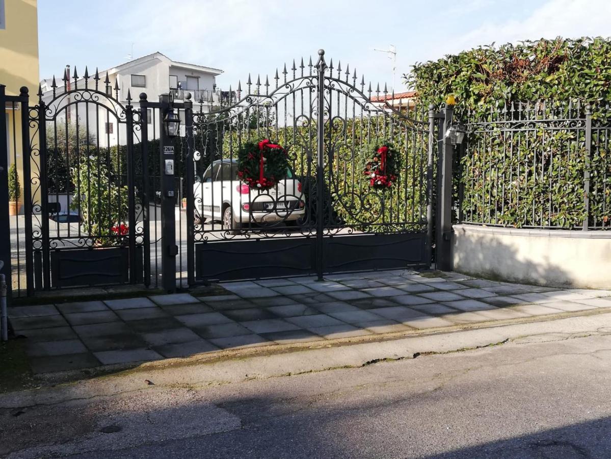 Depandance Con Piscina In Uso In Esclusivo In B&B Sant'Antonio Abate Exterior photo